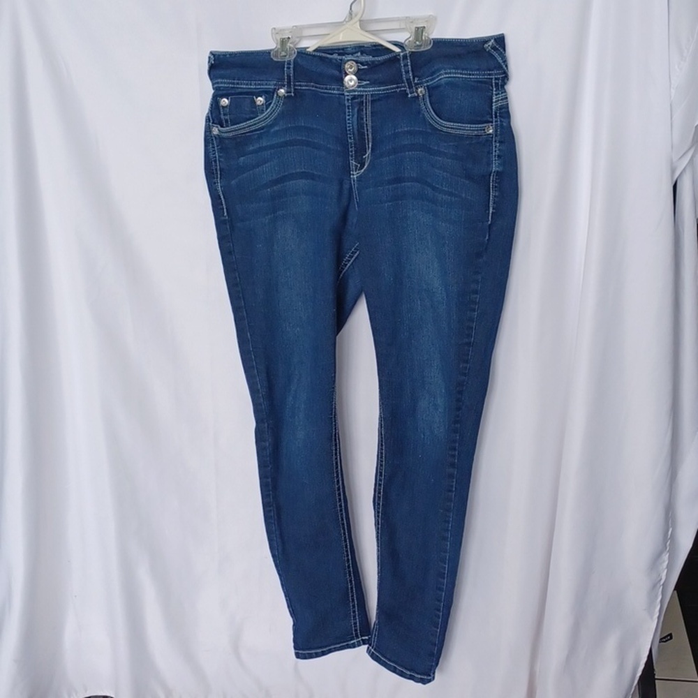 Wallflower Dark Blue Wash Whiskered Embroidered Skinny Sz 14, 19" W, 29L, 11" Rz